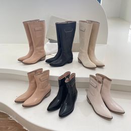 2022 Boots de bolso designer feminino zíper pontilhado cheshire shoes martin saltos grossos botas de joelho de joelho botas de moda