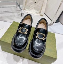 Tasarımcı Kadın Loafers ayakkabıları kalın tabanlar yeni metal toka matkap kadın kalın tabakalı artış platformu rhinestones bayanlar boş zamanlar klasik siyah deri ayakkabılar
