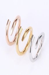 Designer Titanium Stahl Single Nagelring Europäische und amerikanische Mode Männer039s Diamond Band Ringe hochwertige Luxus -Damen JE4262372