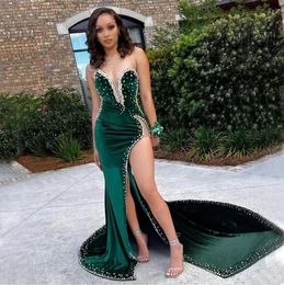 Stunning Green Velvet Mermaid Prom Dresses Beaded Plunging Neck Side Split Rhinestones Evening Gowns Sweep Train Plus Size Birthday Party Formal Wear