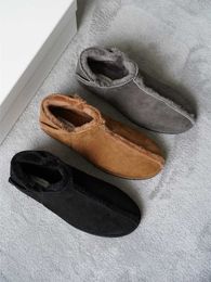 The Row and shoes The fur fur integrated round head fur shoes in winter are very simple. Small people wear real wool flat cotton shoes outside