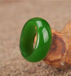 HXC Frau Natural Green Hetian Jade Ring Chinesisch Jadeit Amulett Mode Charme Schmuck handgeschnitzte Handwerk Geschenke für Frauen MEN9100503