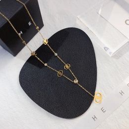 Lyxig utsökta halsband High End Design Pendant Necklace 18K Gold Plated Long Chain Charm smycken Tillbehör Klassisk Premiumgåva X264