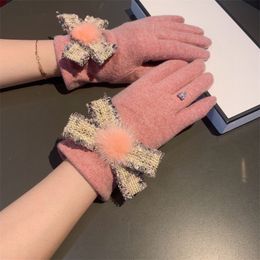 Designer Brand Luxury Five Fingers Gloves High Quality Leather Wool Classic Letters Glove Fashion Winter Warm Leisure Mittens