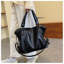 rivet Punk Style Shoulder Bag Women high-capacity Crossbody Bag Female Travel Shopper tote Handbag sac a main femme