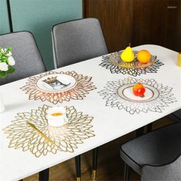 Table Runner Openwork PVC Placemat Hollow Flower Shaped Dining Mats Non-slip Bowl Pads Coffee Tea Western Al Kitchen Decor