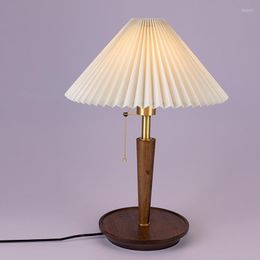 Table Lamps Retro Floor Lamp Ins Style Girl Bedroom Living Room Study Bedside Nordic Solid Wood Light Luxury American E27