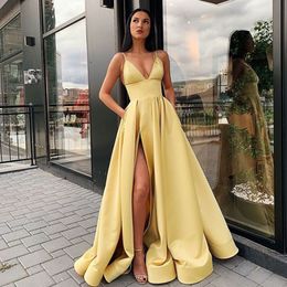 Ny ankomst Deep V Neck Long Prom Dresses Satin Gold Vestidos de Festa Sexig kv￤llsfestkl￤nning H￶g slits med fickan