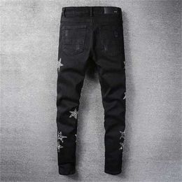 Men's Jeans Designer Mens Cool Style Luxury Fashion Embroidered Patches Denim Pant Distressed Ripped Biker Black Blue Men Slim Pencil Jean Slimyt1z