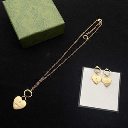 Colar de grife para mulheres Brincos de luxo com letras de amor Produtos Colares Corrente Brinco de qualidade Brincos de moda Fornecimento de joias