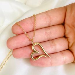 Chains Fashion Hollow Heart Pendant Necklace For Women Thin Clavicle Chain BFF Jewellery Gifts