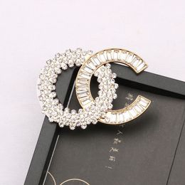 Luxury Design Brand Desinger Brooch Women Crystal Rhinestone Pearl Letter Brooches Suit Pin Fashion Gifts Jewellery Clothing Decoration Accessories Famous Design-2