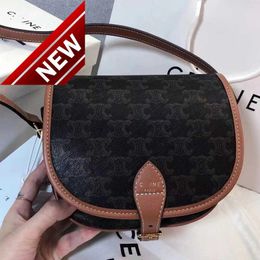 Women's Designer Bags 2023 New Fashion Printed Single Shoulder Women's Versatile Lisa Large Capacity Arc De Triomphe Cross Saddle (female) Factory Direct Sales