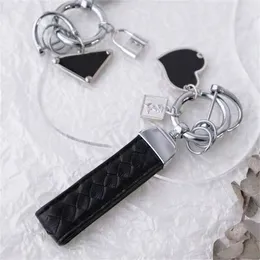 Luxurys Key Chains Buckle Casual Car Keychains Handmade Resin Fashion Designer Keychain For Mens Womens Bag Pendant Accessories