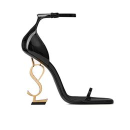 Designer Sandals Women Sandal Opyum Cuggi di tacchi in metallo Scarpe in pelle sandalo Scarpe nere con fasciatura luminosa scarpa tallone