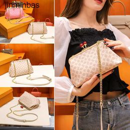 50% Discount in Stores 2023 Fashion Bag Lock Kiss Printing Clip New Old Flower Single Shoulder Chain Msenger Dinner Hand