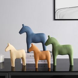 Decorative Objects Figurines Wooden Horse Figurine Ornament Modern Minimalist Art Crafts For Living Room Bedroom Desktop Decoration 221208