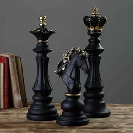 Decorative Objects Figurines NORTHEUINS Resin Retro International Chess Figurine for Interior King KnightDecor Living Room Decoration 221208