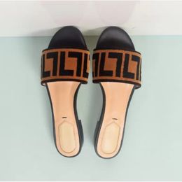 Sapatos de qualidade marrom marrom zucca veludo slide mulas sandálias para mulheres chinelas deslizantes planos nos sapatos Sandália aberta de dedos de luxo designers de luxo deslizantes calçados de fábrica