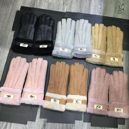 Designer Letter Gloves Winter Autumn Fashion Women Cashmere Mittens Glove With Lovely Fur Ball Outdoor Sport Warm Winters Glovess with box