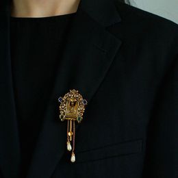 Vintage pins Swing Clock Brooch Antique Fair Trend Design Suit Coat Brooch
