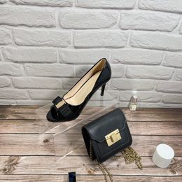 Luxury designer heels shoes Womens business shoes are beautiful with imported patent leather classic style very nice