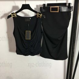 Weste T-Shirt mit Schlitz Kleid Sets Markendesigner Sommerkleider Frauen Stück Kleid Seitlicher Reißverschluss schlanke Westen Metallgürtel hohe Taille Tasche xyz2023