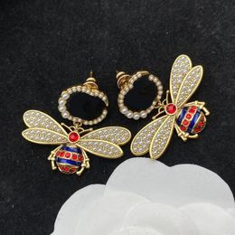 العلامة التجارية الأزياء Bee Pearl Dangle Danring Studs Designer Letter أقراط لها ختم مواد النحاس مجوهرات الحفلات مع Box 9 Style