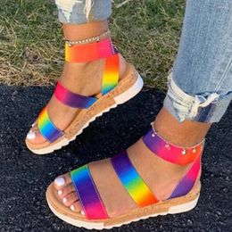 Sandálias de verão senhoras arco -íris confortável esponja pão inferior de pé na praia sapatos planos mais tamanho externo 2022