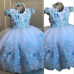 2023 Cute Light Blue Flower Girl Dresses Scoop Neck Cap Sleeves Lace Appliques Pearls Hand Made Flowers Bow Hollow Back Lilttle Kids Birthday Pageant Weddding Gowns