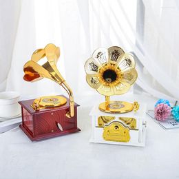 Decorative Figurines Creative Retro Gramophone Model Music Desktop Decoration Ornaments Nordic Home Decor Clockwork Box Crafts Classic Cars