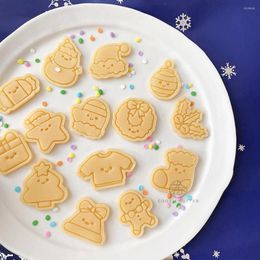 Baking Moulds 1Pc Cute Christmas Biscuit Mould Cookie Cutter Stamp Xmas Pattern Snowman Gingerbread Man Trees 3D Plastic Cake Decorating