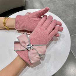 five fingers gloves Fashion Classic Letter Pearl Flowers Gloves Winter Wool Warm