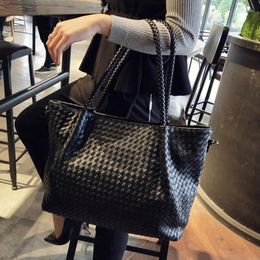 Evening Bags Fashion Ladies Large Capacity Woven Handbag 2022 Casual Shopping PU Leather Solid Black OL Women Zip Shoulder Bag