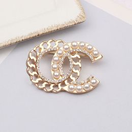 Famous Design Brooches Gold G Brand Luxurys Desinger Brooch Women Rhinestone Pearl Letter Brooches Suit Pin Fashion Jewellery Clothing Decoration Accessories MM005