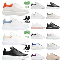 2024 Designer Shoes Oversized Sneaker Classic Laser Tail Platform Casual Sports Sneaker Sport Mens Woman Sneakers j1