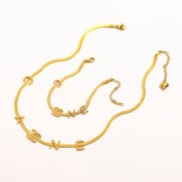 Populära varumärkesbrevskedja armband smycken mode rostfritt stål par älskar gåva armband design guld pläterade tillbehör för kvinnor hög mening