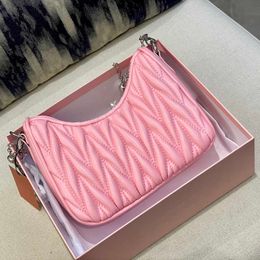 Klasik Pembe Tote Çanta Daha Fazla Renkler Totes Luxurys Çanta Kadın Tasarımcı Çanta Moda Flep Pouch Kapitone Omuz Çantaları Zincir Deri Crossbody Çantalar Çanta 221208