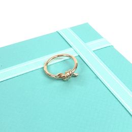 Luksusowy projektantka Pierścień Pierścień Mężczyźni i kobiety pierścionki z modnym stylem z Diamonds Prezenty dla zaręczyn dobrze miły