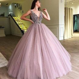 Luxus-Ballkleid-Partykleider mit Perlenstickerei, Staubrosa, tiefem V-Ausschnitt, bauschig, lang, Pageant-Partykleid, Abschlussball, Abendgarderobe