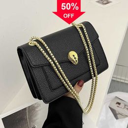 Fashion Designer Bags Small Bag Women's 2022 New Snake Head Fashion Chain Msenger Versatile Small Square s clutch bags for women