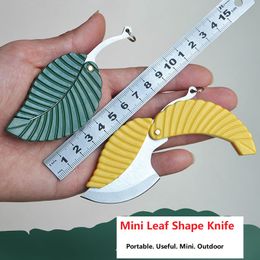 New 2 Colors Leaf Shape Mini Folding Knife Outdoor Gadgets Pocket Fruit Knife Multifunctional Keychain Knife Saber Swiss Self-defense Knives EDC Tool Gear