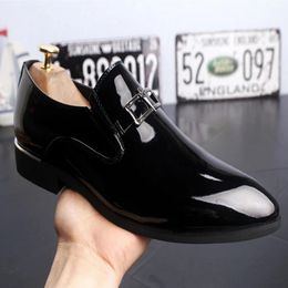 New Luxury Designer Pointed Toe Metal Button Casual Flats Shoes Homecoming Dress Wedding Party Prom Oxfords Zapatos Hombre