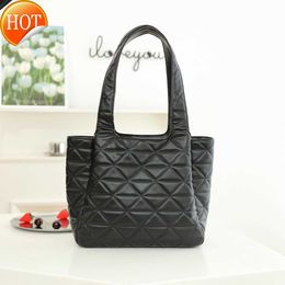 Brand Designer Handbags 2023 New Womens Fashion Single Shoulder Bag Multi-functional Portable Tote Bags Gift Box Packaging Factory Direct Sale