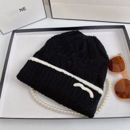 gift Hats gift Autumn cap bonnet Winter Beanie Designer beanie Pro Skin Men and Women Fashion Warm Breathable Classic Soft Daily