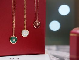 Designer Round cake shape Amulette pendant Necklace Jewellery for Women Wedding Party Jewerlry Accessories