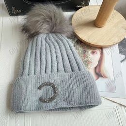 Designer Beanie Shinning Letters Wool Hats Womens Luxury Furry Ball Knitted Hat Fashion Red Cotton Thicken Beanies Men C Bonnet 9 Colours Top