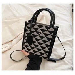 Luxurys Classical Triangle label tote Crossbody bag Womens Shoulder bag Banquet Shopping Wedding Leisure Business Package latest