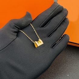 Modeschmuck-Designer-Halskette für Männer, Retro-Tropföl-Buchstaben-Halskettenanhänger, personalisiert, Kette mit Initialen-Halskette, Damen, ästhetische Halsketten-Designer