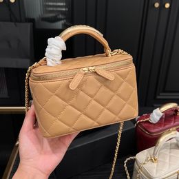 Top Metal Handle Totes Cosmetic Case Bags Designer Lambskin Shoulder With Mirror Vanity Women Classic Quilted Hardware Chain Crossbody Lipstick Hand Box 17x20CM